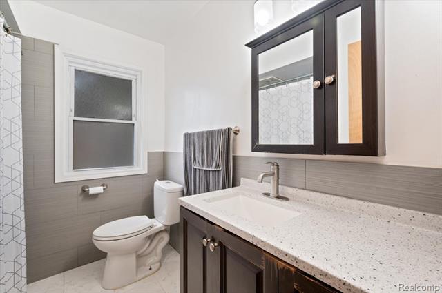 Builiding view fourteen for 2144 Woodruff, Warren, MI. 48091