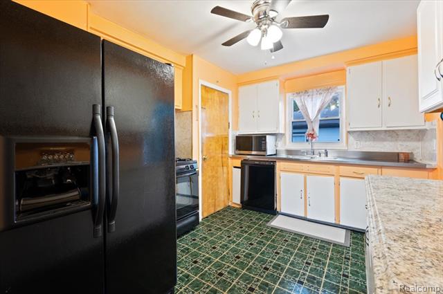 Builiding view nine for 2144 Woodruff, Warren, MI. 48091