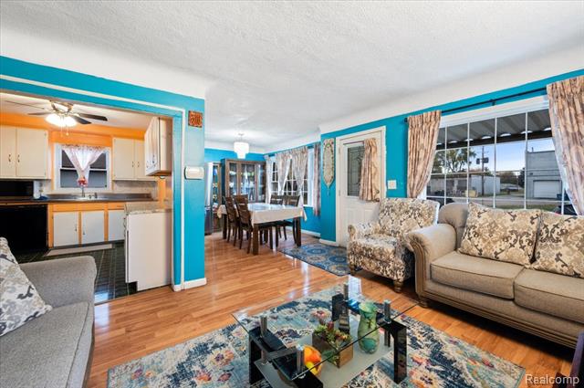 Builiding view six for 2144 Woodruff, Warren, MI. 48091