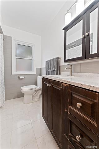 Builiding view thirteen for 2144 Woodruff, Warren, MI. 48091