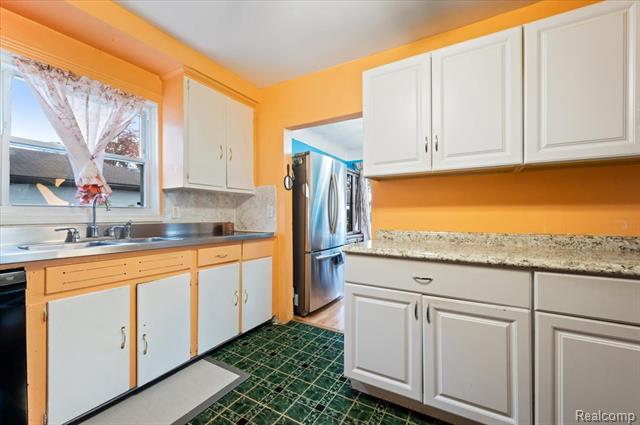 Builiding view twelve for 2144 Woodruff, Warren, MI. 48091