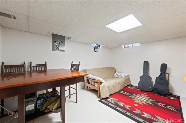 Builiding view twenty one for 2144 Woodruff, Warren, MI. 48091