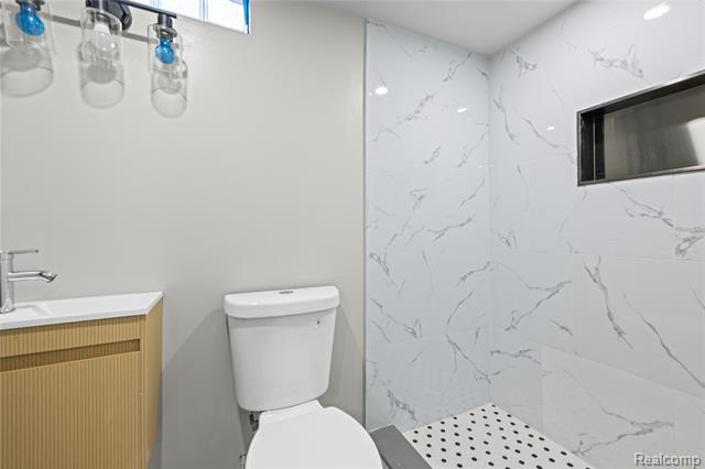 Builiding view fifteen for 22644 Hill, Warren, MI. 48091