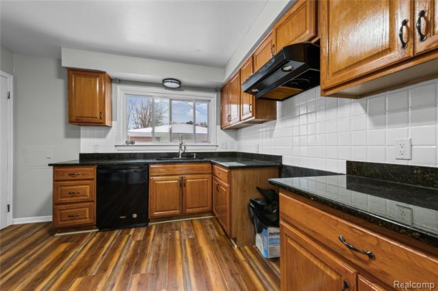 Builiding view fourteen for 22644 Hill, Warren, MI. 48091