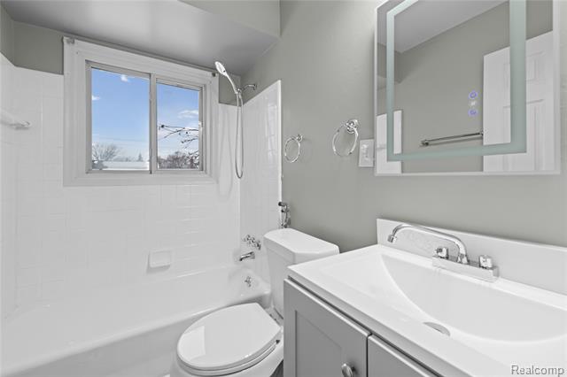 Builiding view six for 22644 Hill, Warren, MI. 48091