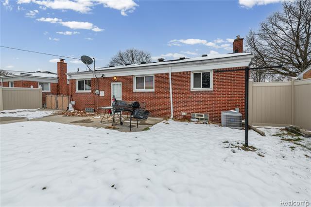 Builiding view twenty five for 22644 Hill, Warren, MI. 48091