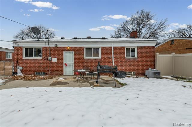 Builiding view twenty four for 22644 Hill, Warren, MI. 48091