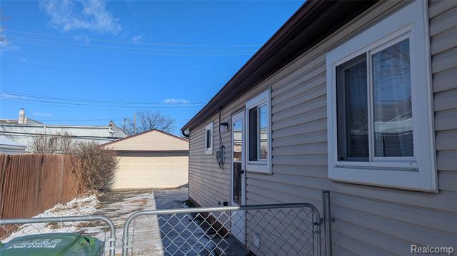 Builiding view one for 2167 Woodruff, Warren, MI. 48091