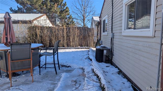 Builiding view twenty one for 2167 Woodruff, Warren, MI. 48091