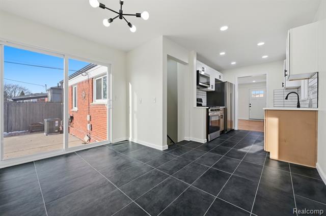 Builiding view eighteen for 19912 Alger, Saint Clair Shores, MI. 48080