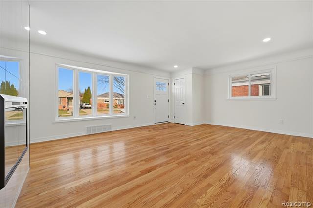 Builiding view five for 19912 Alger, Saint Clair Shores, MI. 48080