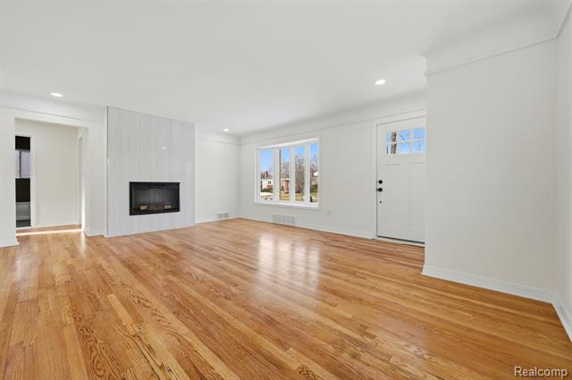 Builiding view seven for 19912 Alger, Saint Clair Shores, MI. 48080