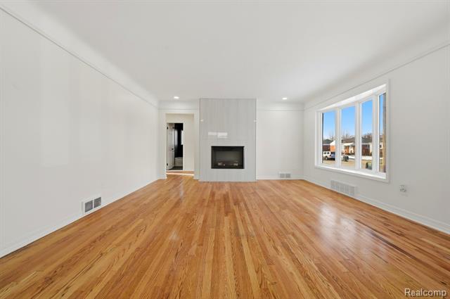 Builiding view six for 19912 Alger, Saint Clair Shores, MI. 48080