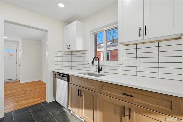 Builiding view sixteen for 19912 Alger, Saint Clair Shores, MI. 48080