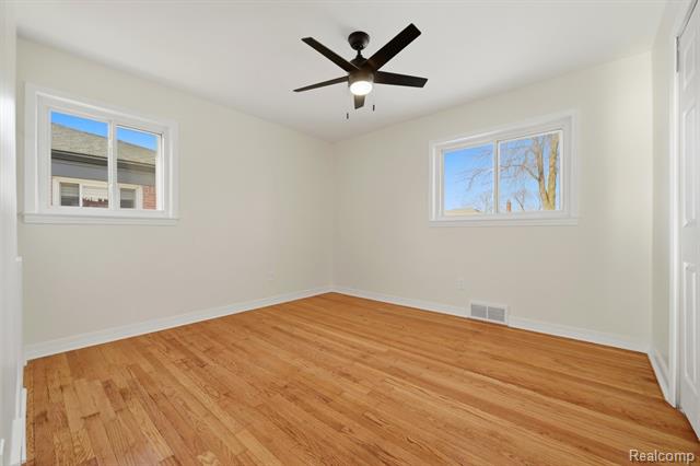 Builiding view ten for 19912 Alger, Saint Clair Shores, MI. 48080