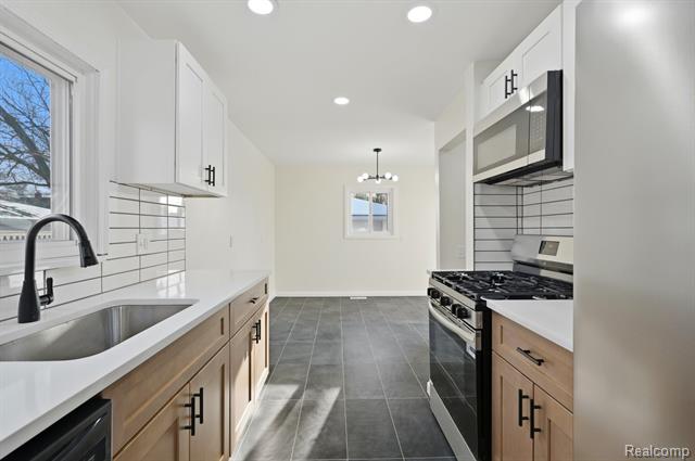 Builiding view thirteen for 19912 Alger, Saint Clair Shores, MI. 48080