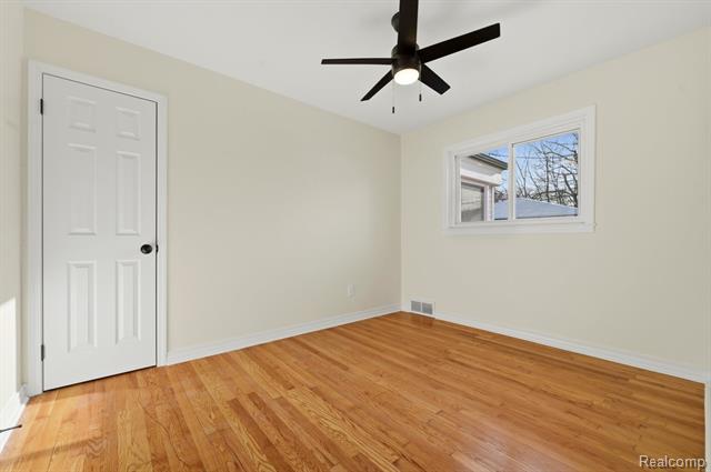 Builiding view twelve for 19912 Alger, Saint Clair Shores, MI. 48080