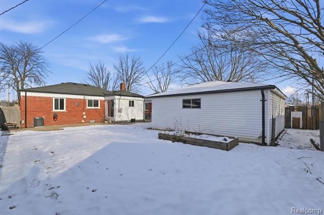 Builiding view twenty eight for 19912 Alger, Saint Clair Shores, MI. 48080