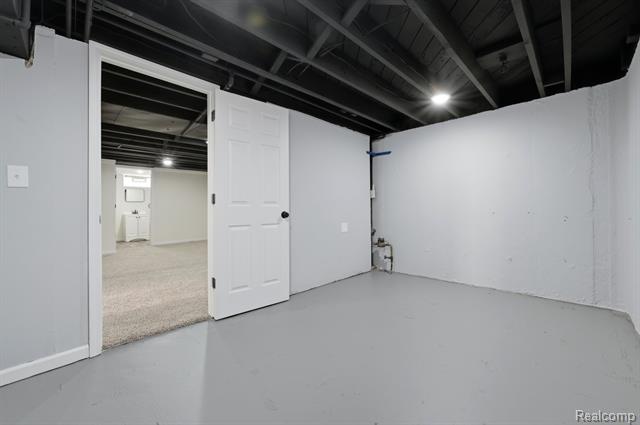 Builiding view twenty five for 19912 Alger, Saint Clair Shores, MI. 48080