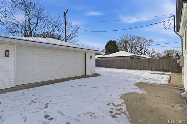 Builiding view twenty nine for 19912 Alger, Saint Clair Shores, MI. 48080