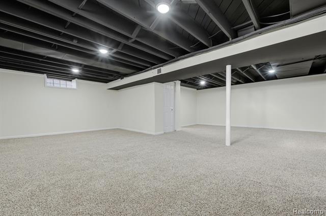 Builiding view twenty one for 19912 Alger, Saint Clair Shores, MI. 48080