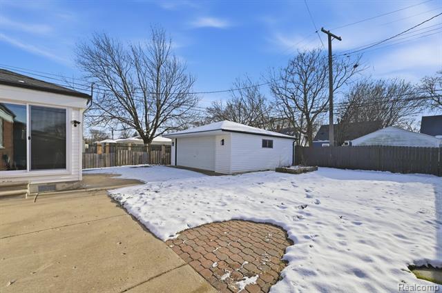 Builiding view twenty seven for 19912 Alger, Saint Clair Shores, MI. 48080