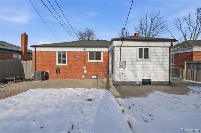 Builiding view twenty six for 19912 Alger, Saint Clair Shores, MI. 48080