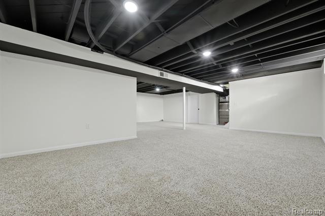 Builiding view twenty for 19912 Alger, Saint Clair Shores, MI. 48080