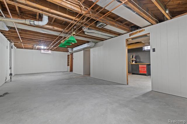 Builiding view fifteen for 22609 Edgewood, Saint Clair Shores, MI. 48080