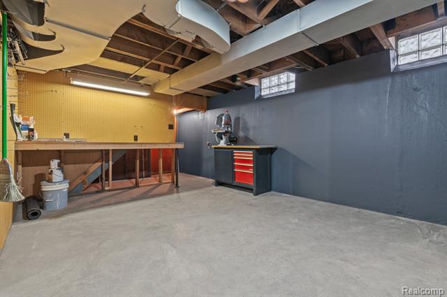 Builiding view sixteen for 22609 Edgewood, Saint Clair Shores, MI. 48080