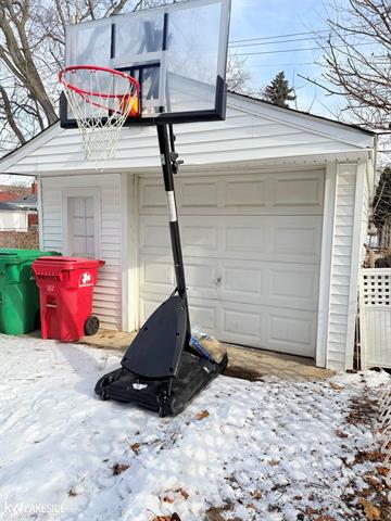 Builiding view eighteen for 22118 Firwood, Eastpointe, MI. 48021