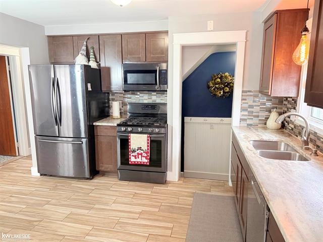 Builiding view five for 22118 Firwood, Eastpointe, MI. 48021