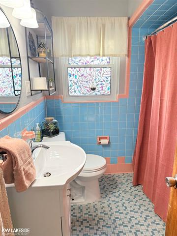 Builiding view nine for 22118 Firwood, Eastpointe, MI. 48021