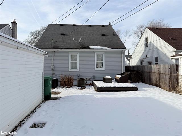 Builiding view nineteen for 22118 Firwood, Eastpointe, MI. 48021