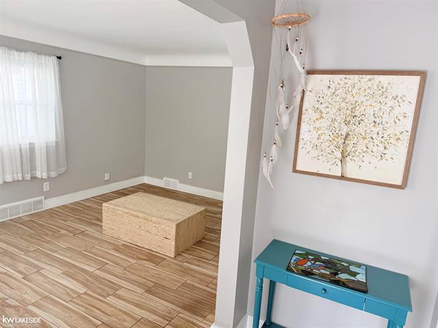 Builiding view one for 22118 Firwood, Eastpointe, MI. 48021