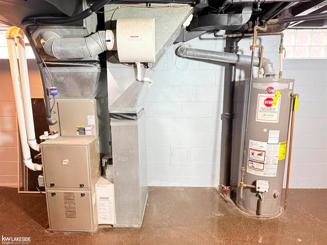 Builiding view sixteen for 22118 Firwood, Eastpointe, MI. 48021