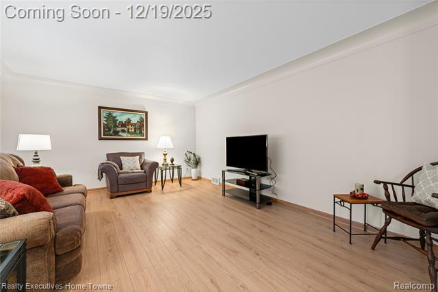 Builiding view eight for 18200 Oak, Eastpointe, MI. 48021