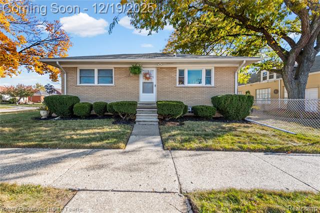 Builiding view five for 18200 Oak, Eastpointe, MI. 48021