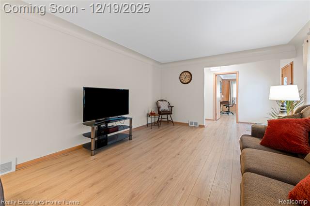 Builiding view nine for 18200 Oak, Eastpointe, MI. 48021