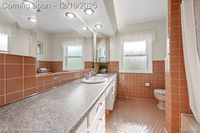 Builiding view seventeen for 18200 Oak, Eastpointe, MI. 48021