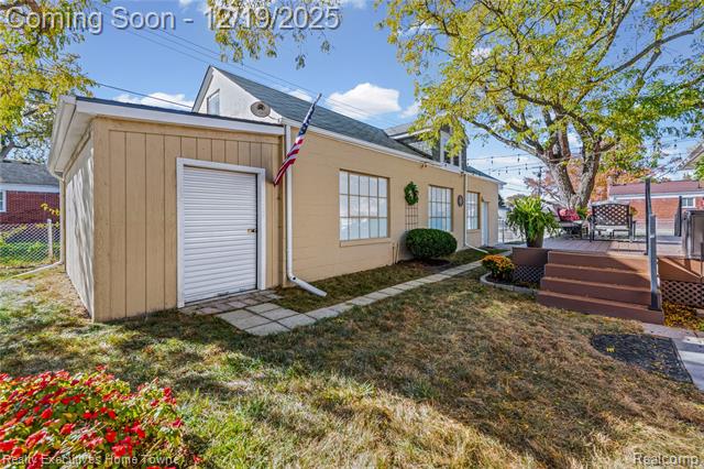 Builiding view six for 18200 Oak, Eastpointe, MI. 48021