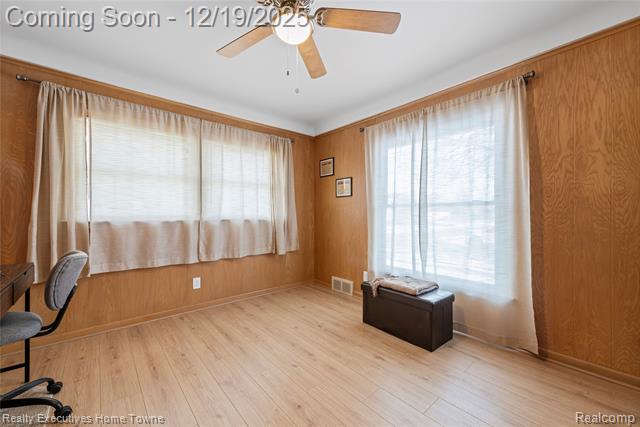 Builiding view ten for 18200 Oak, Eastpointe, MI. 48021