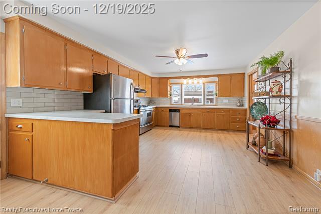 Builiding view thirteen for 18200 Oak, Eastpointe, MI. 48021