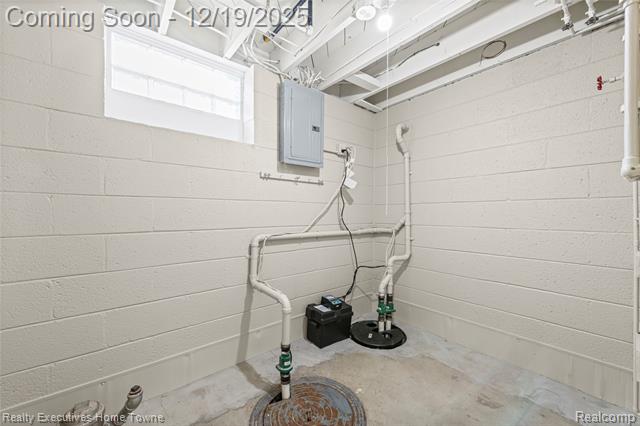 Builiding view thirty for 18200 Oak, Eastpointe, MI. 48021