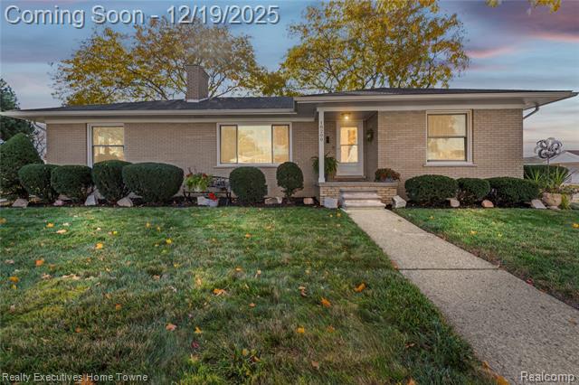 Builiding view three for 18200 Oak, Eastpointe, MI. 48021