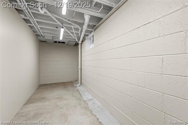 Builiding view twenty nine for 18200 Oak, Eastpointe, MI. 48021