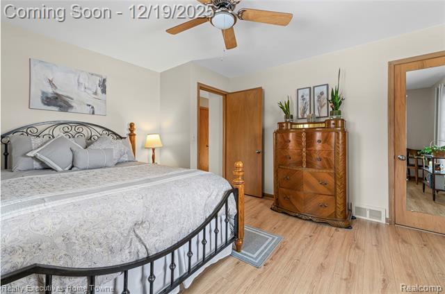 Builiding view twenty one for 18200 Oak, Eastpointe, MI. 48021