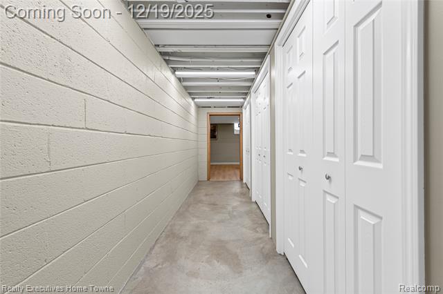 Builiding view twenty seven for 18200 Oak, Eastpointe, MI. 48021