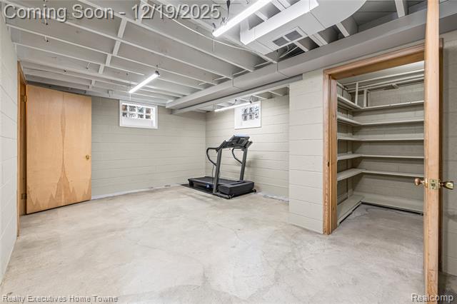 Builiding view twenty two for 18200 Oak, Eastpointe, MI. 48021