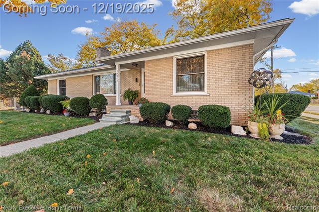 Builiding view two for 18200 Oak, Eastpointe, MI. 48021